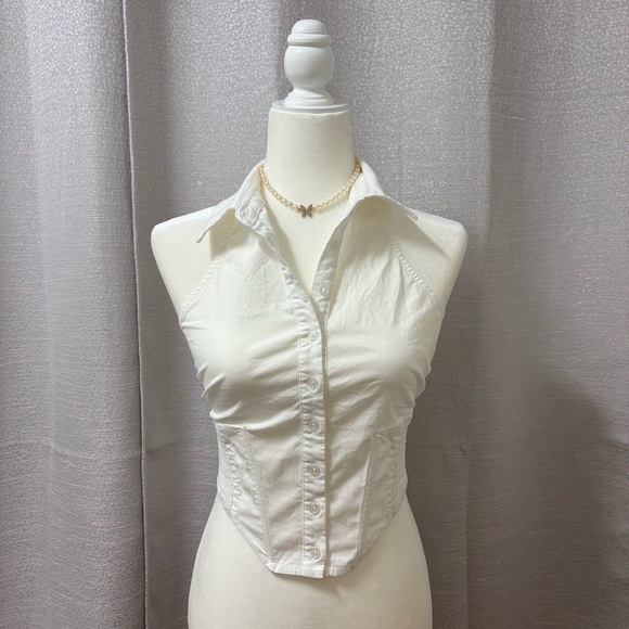 Tops - Women's White Sleeveless Button-Up Top Size Medium Minimalist, Preppy, Y2K, 90s